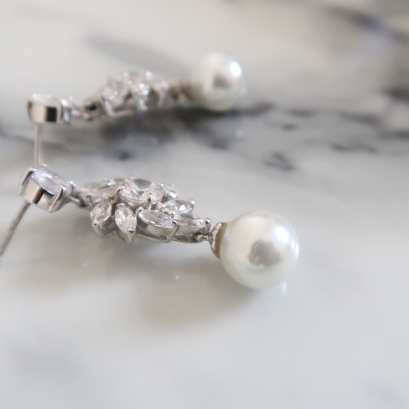 Sterling silver cubic zirconia earring with pearl - Picture 2 of 4